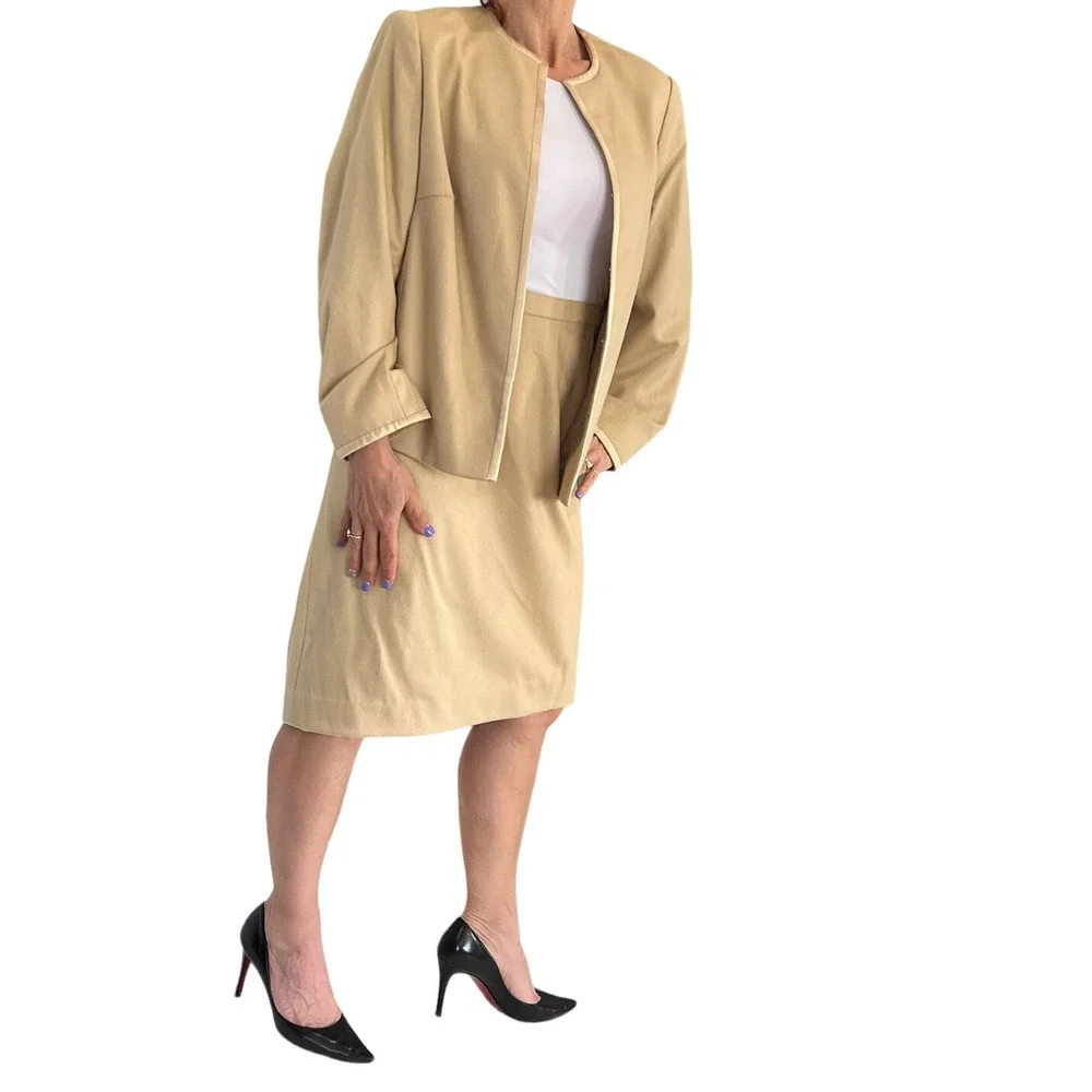 Vintage ESCADA  Placenza Orylactus Rabbit Wool Beige Satin Trim skirt Suit 12-14